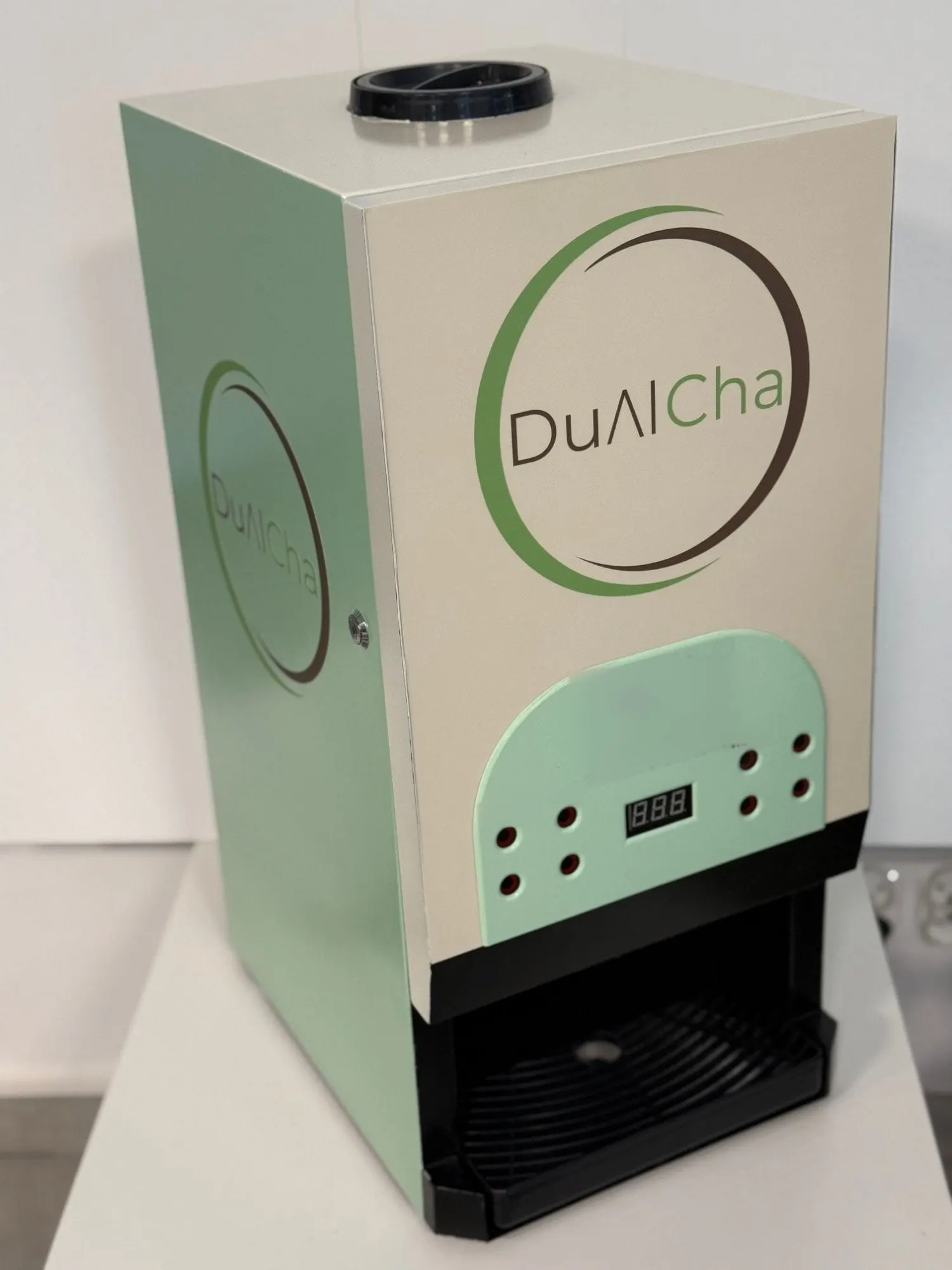 DualCha Pro Mini from above, powder hopper and control panel