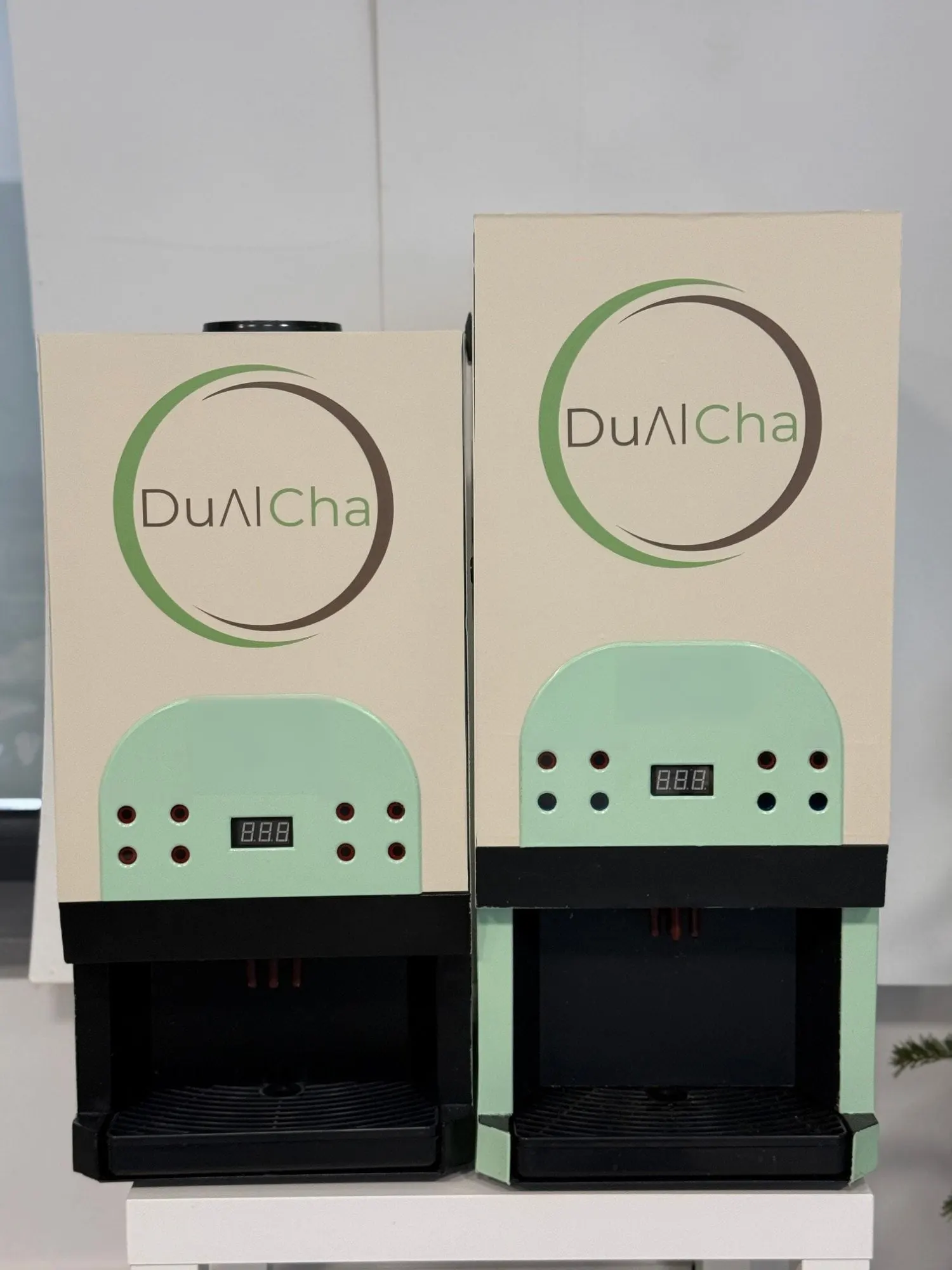 Two machine models: DualCha Pro Mini (left) and DualCha Pro (right)
