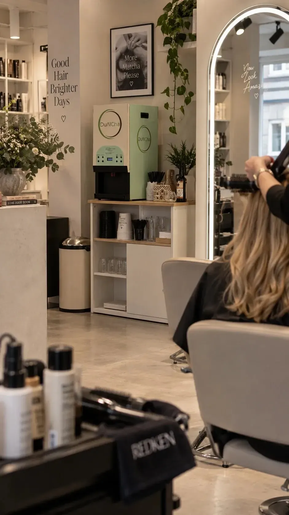 Visualisation: DualCha machine in a hair salon